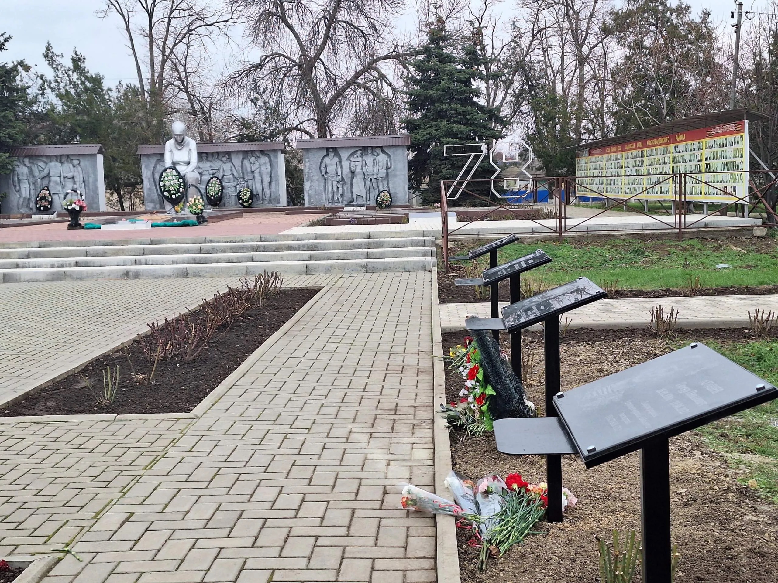 Фотографии.